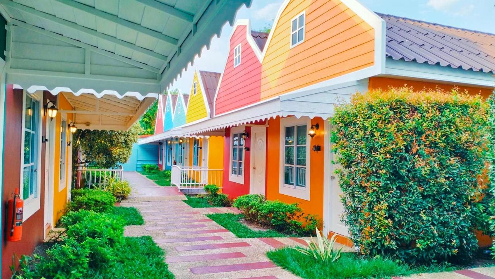 Color Ville Hotel Sha Certified Саконнакхон Екстер'єр фото