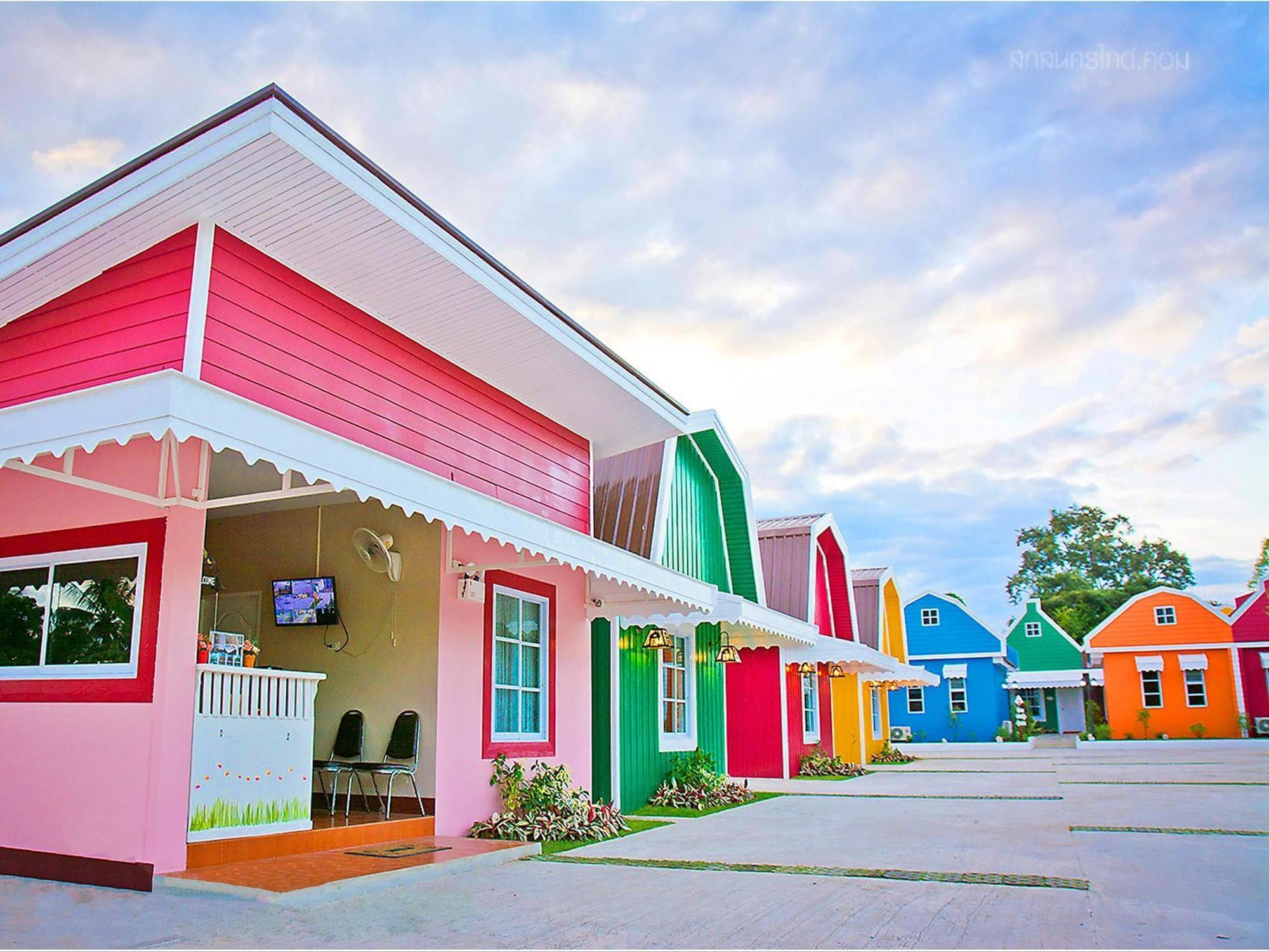 Color Ville Hotel Sha Certified Саконнакхон Екстер'єр фото