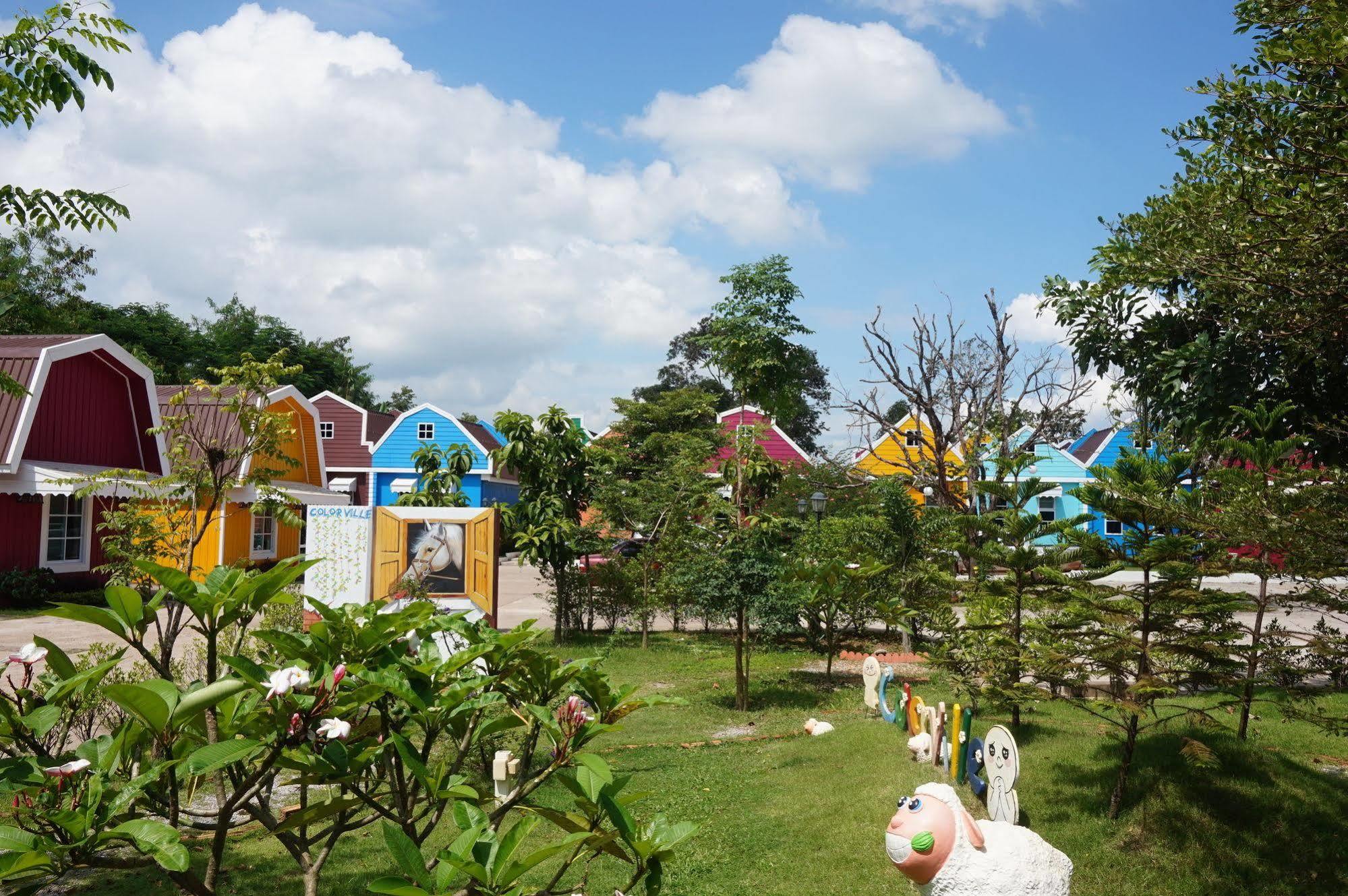 Color Ville Hotel Sha Certified Саконнакхон Екстер'єр фото