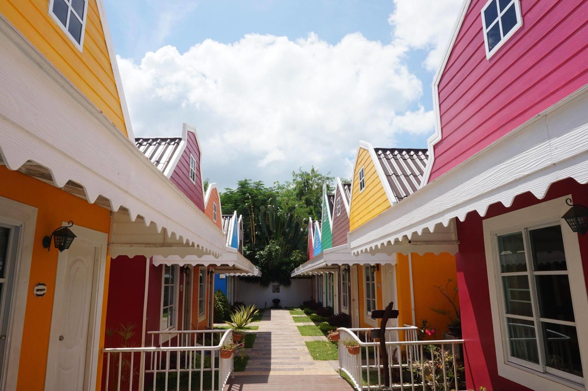 Color Ville Hotel Sha Certified Саконнакхон Екстер'єр фото